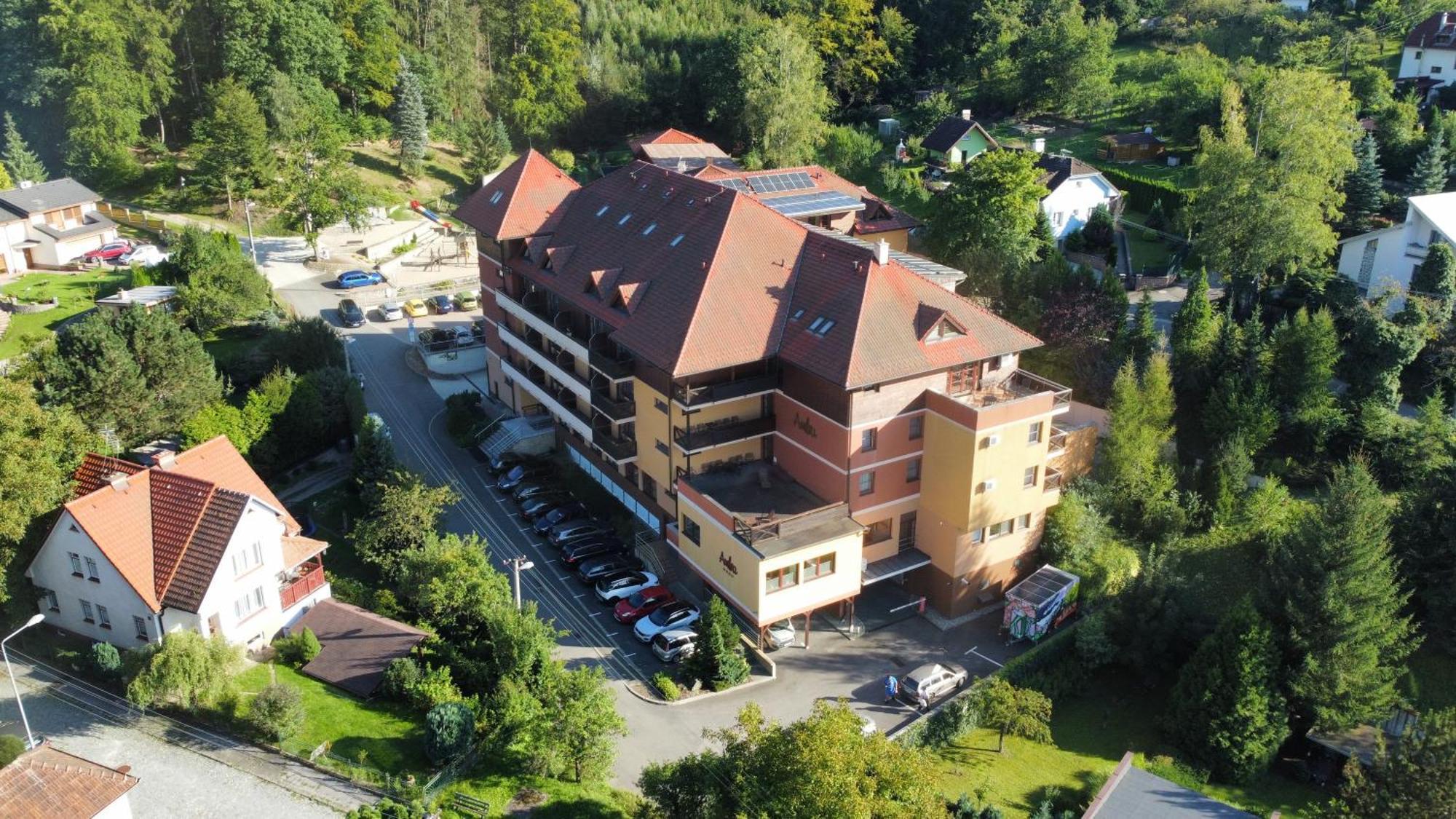 Hotel Ambra Luhačovice Exterior foto
