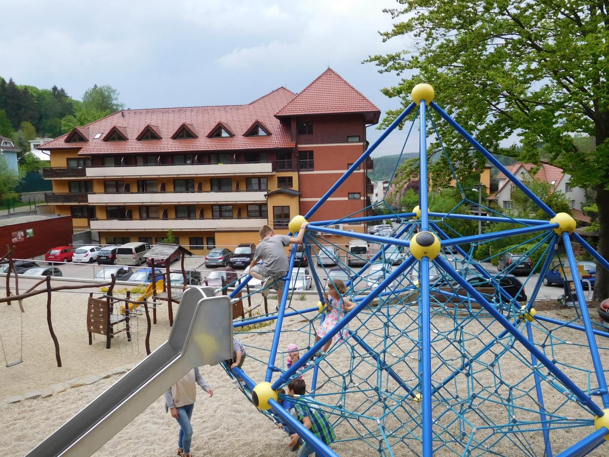 Hotel Ambra Luhačovice Exterior foto