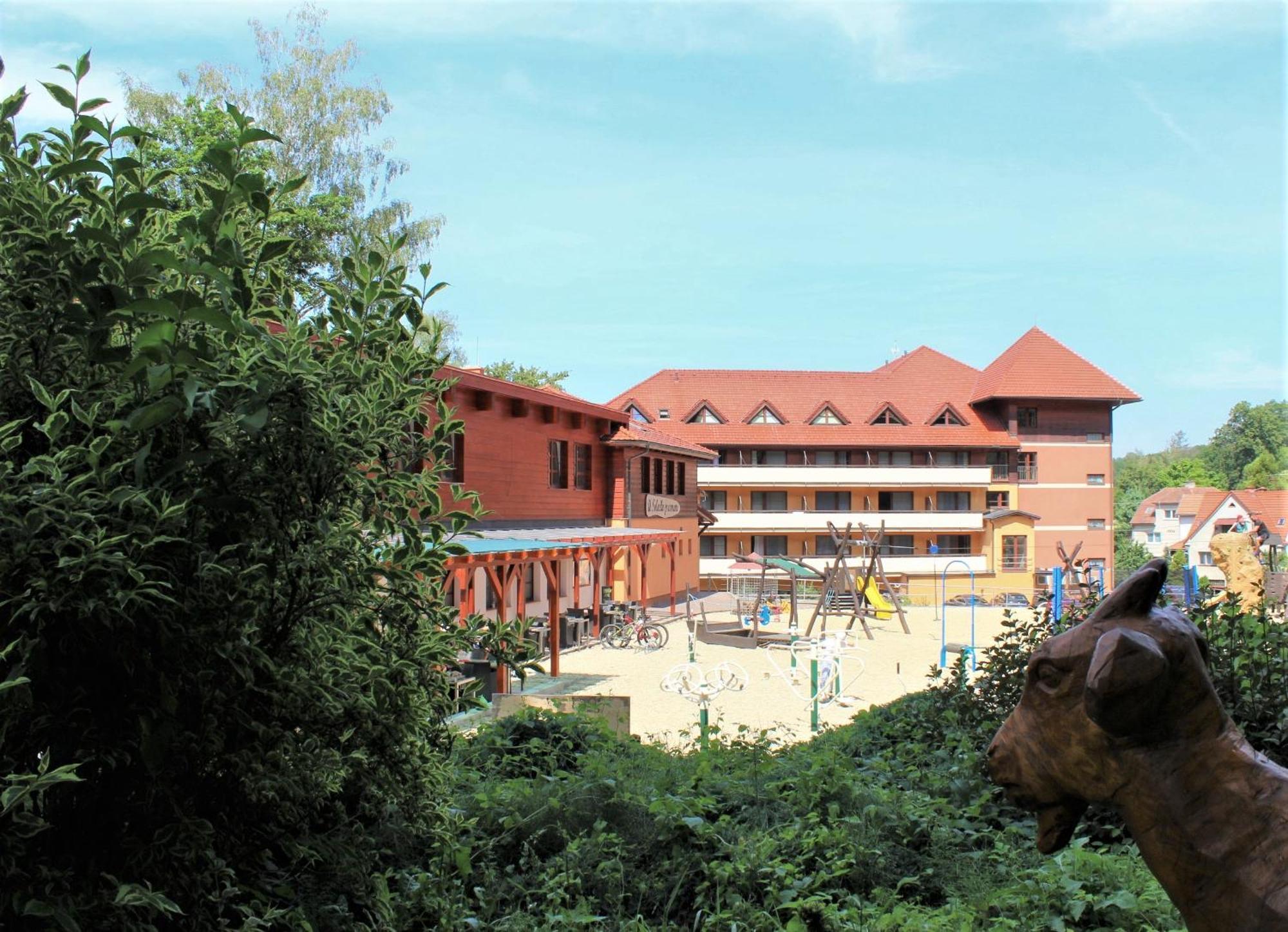 Hotel Ambra Luhačovice Exterior foto